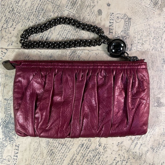 GUCCI Metallic Calfskin Galaxy Wristlet - Picture 3 of 13